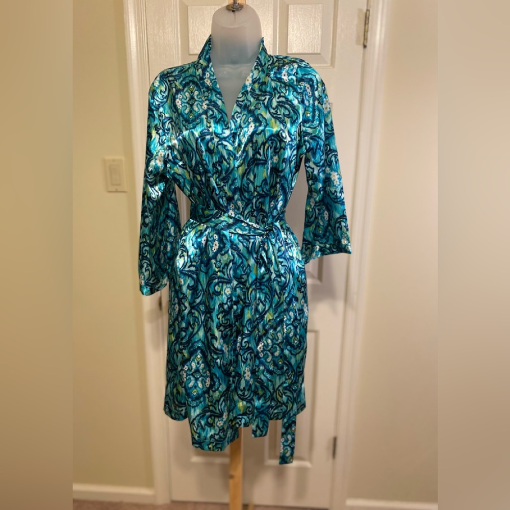 Liz Claiborne - Lovely satin silky feel mini robe with 3/4 sleeves, Size: S